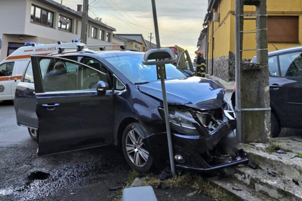 Accident în Cluj-Napoca: doi minori răniți după impactul a două mașini