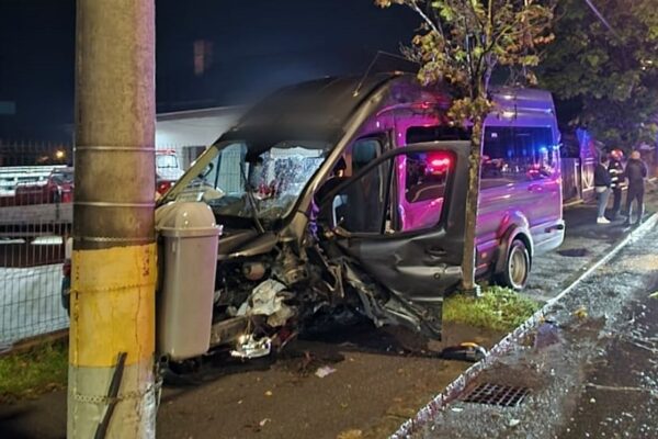 Accident la Câmpia Turzii: muncitori răniți, transportați la spital după coliziune