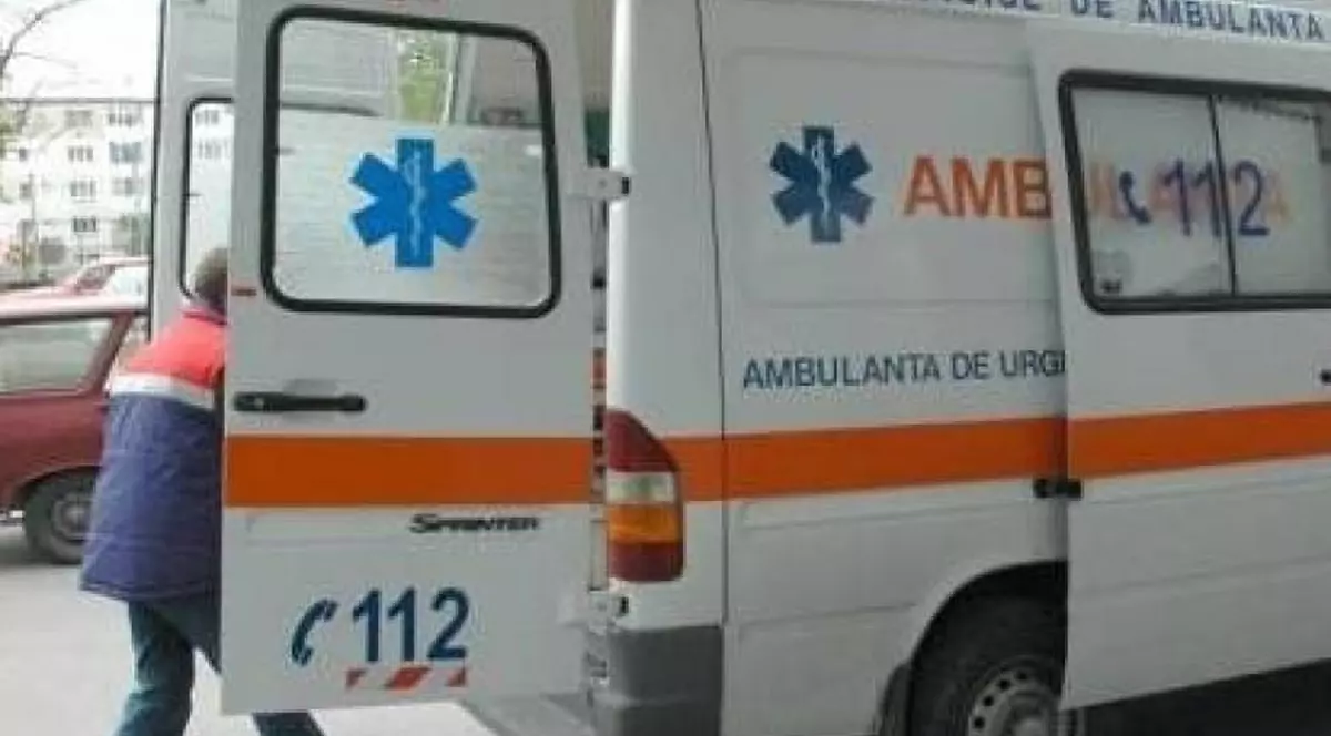 Bărbat bătut crunt de un tânăr în fața clubului After Eight