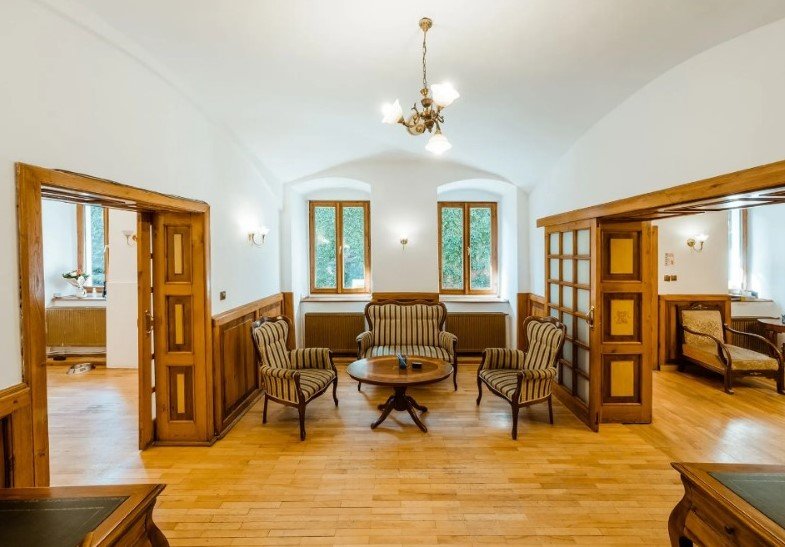 Cu cât se vinde un conac superb în centrul Clujului