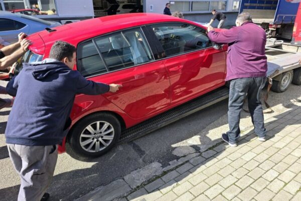 Poliția, chemată la Compexit Cluj! O femeie și-a recuperat mașina doar cu intervenția oamenilor legii