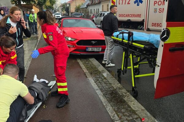 Accident șocant în centrul Clujului: copil lovit pe trotuar de un Mustang roșu care gonea nebunește