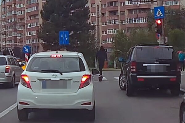Trotinestist sinucigas pe străzile din Cluj Napoca. Cât de periculos poate fi un astfel de dement