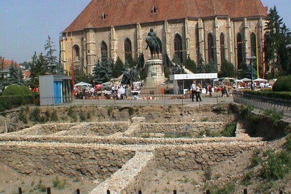 Cât de sinistru arăta Clujul în perioada lui Funar. Vă mai aduce aminte de celebrele cratere din centru orașului?
