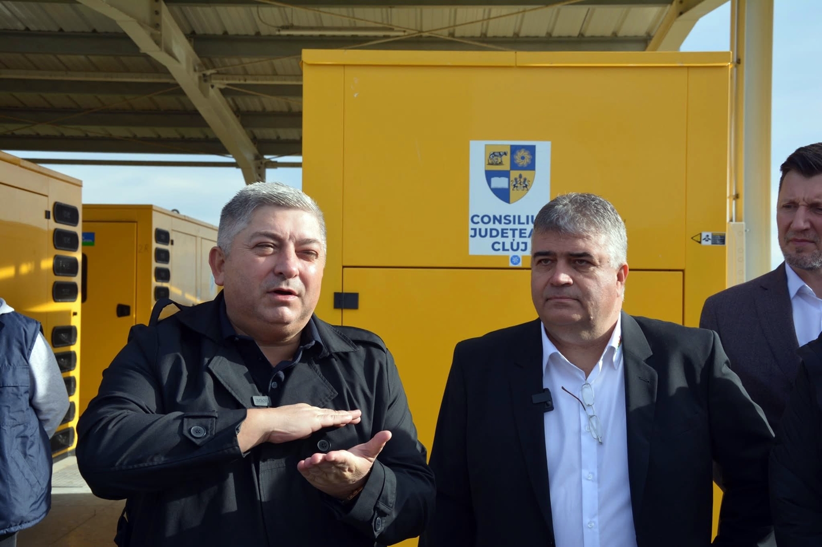 Tișe a trecut de la hârtie la chimie. Se pare că s-a săturat de pasiunea pentru scris și a început să studieze polimerii