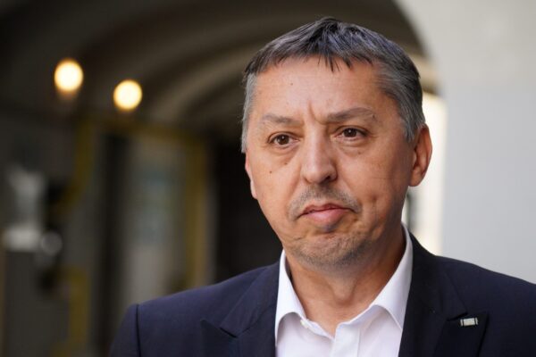 „Nu elevii sunt de vină, ci profesorii!” – Ministrul Educației, Daniel David, aruncă responsabilitatea analfabetismului funcțional pe umerii dascălilor