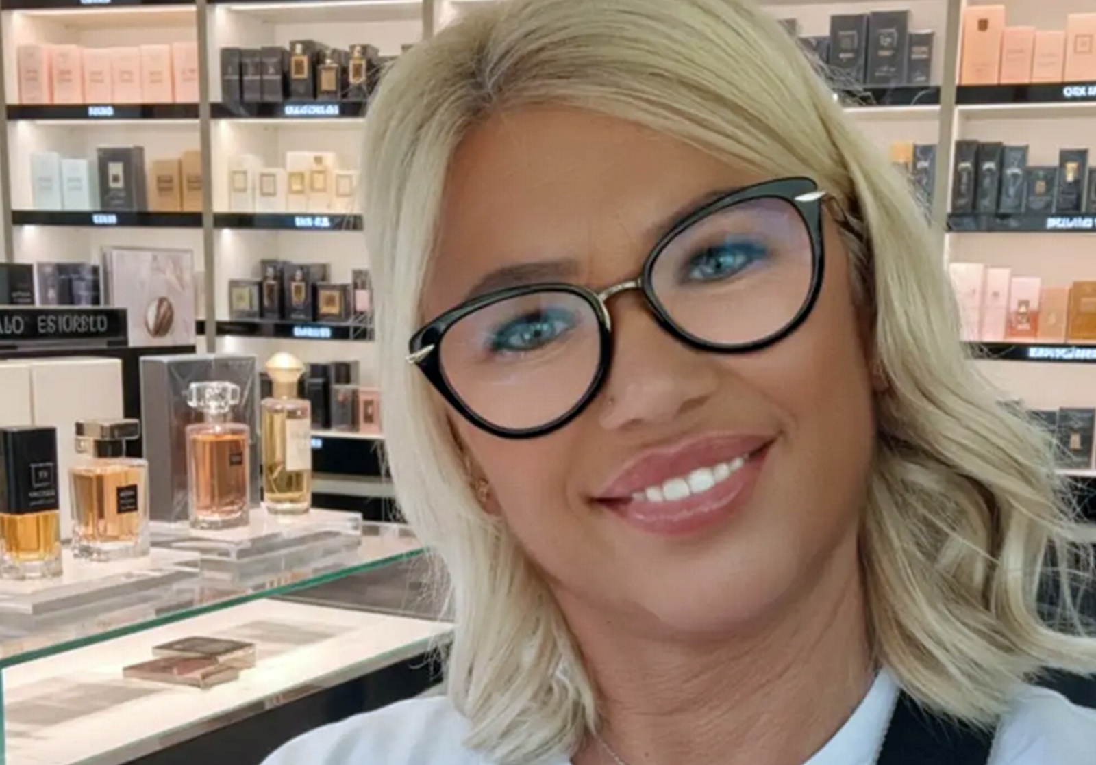 Tânără din high class-ul clujean, acuzată că a furat parfumuri de lux dintr-un magazin