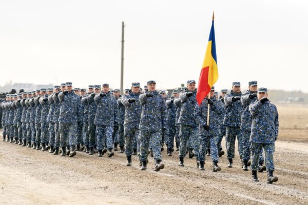 Coaliția apasă pedala austerității. Se discută intens despre reducerea salariilor militarilor cu zece la sută