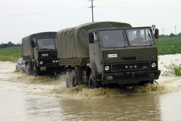 Autocamionul DAC 665 – legenda care încă trage pentru Armata Română