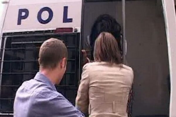 O femeie din Apahida, condamnată la ani grei de închisoare după ce a furat de la un militar chiar și sigiul de serviciu