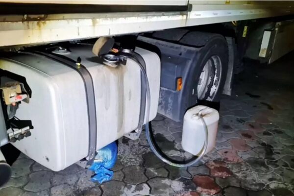 Hoți de motorină prinși la Agro Transilvania