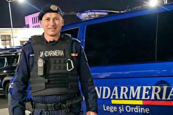 Bravii jandarmi clujeni au salvat-o în ultima clipă, chiar înainte să treacă trenul. Și-au pus în pericol viețile