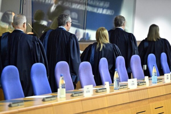 Judecătorii Curții de Apel Cluj luptă pentru drepturile lor. Nu vor să renunțe la pensiile de serviciu.