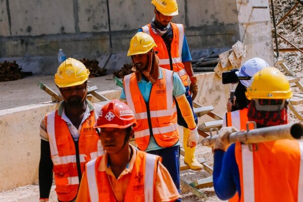 Guvernul schimbă regulile jocului: noua legislație pentru muncitorii migranți aduce modificări majore