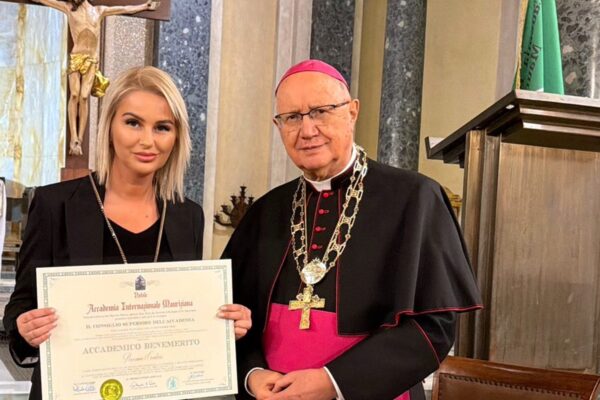 Rocsana Contraș, omagiată la Vatican. „Nu am făcut nimic pentru premii. M-am gândit mereu la copiii săraci”