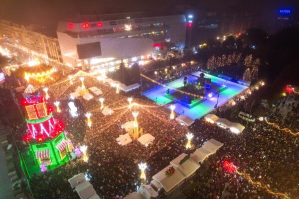 Cât de frumos arată târgul de Crăciun de la Craiova. Cel de la Cluj mai aşteaptă