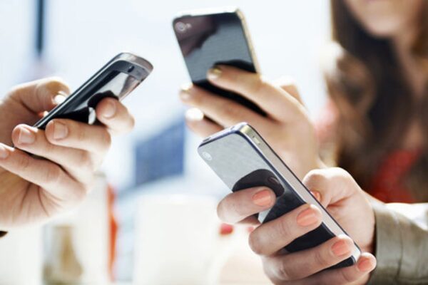 Pont de zile mari la Digi: abonamente nelimitate chiar și cu cinci lei. Vodafone și Orange riscă să intre în faliment cu prețurile lor nesimțite