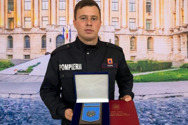 Un pompier din Cluj premiat pentru eroism. Soldatul Sebastian Popa a salvat un bărbat în timpul liber