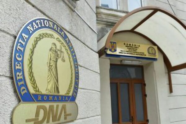 Încă un șpăgar șef din Poliția Română reținut de DNA după ce a fost prins în flagrant în timp ce lua mită