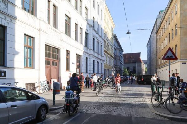 Clujul ar putea copia Viena la capitolul decongestionarea traficului! Ar fi de acord părinții clujeni?