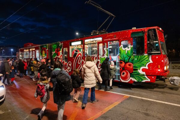 Tramvaiul lui Moș Crăciun devine atracția lunii decembrie la Cluj: curse suplimentate din cauza interesului tot mai mare al copiilor