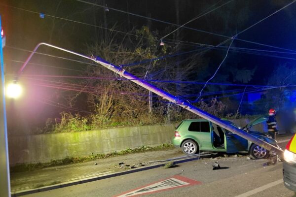 Accident grav în județul Cluj. O tânără de 20 de ani a ajuns la spital