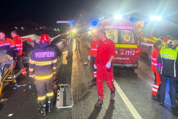Accident grav la Livada. Trei tineri primesc îngrijiri medicale