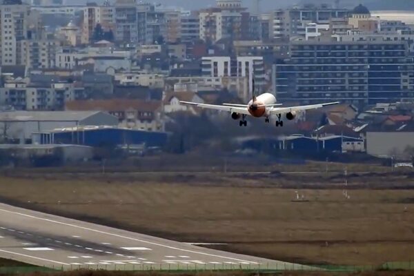 Cât de periculoasă este tehnica de aterizare „crabbing” folosită de piloți pentru a ateriza la Cluj