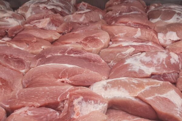 Crăciun cu buzunarele goale pentru mii de români. Carnea de porc e mai scumpă ca niciodată de sărbători