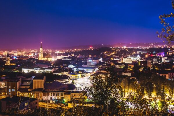 Cei mai fericiți oameni din România sunt în Transilvania. Cum arată top 5 orașe?