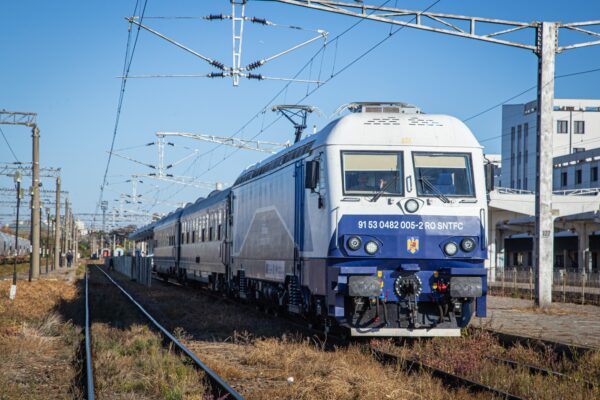 Locomotivă reparată prin PNRR cu milioane de euro, la Craiova, s-a defectat în plin traseu. Trenul a ajuns cu peste patru ore întârziere