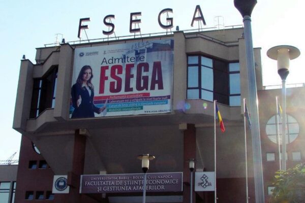 UBB își bate tot mai tare joc de studenți. După mutarea forțată a celor de la Matematică în Lomb, acum a venit rândul celor de la FSEGA: șapte examene în cinci zile