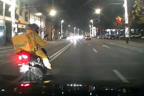 În ultima vreme livratorii sunt tot mai neatenți în trafic. Ce a pățit o femeie din Cluj