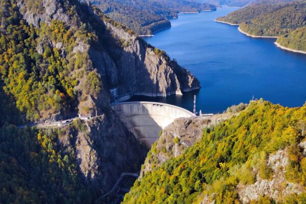 Cineva sabotează România, chiar de la vârful puterii sale. Toate marile centrale au intrat brusc în reparație.