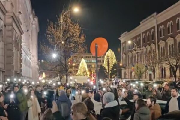 Sute de clujeni au protestaț în fața Palatului de Justiție. ”Justiție, nu prescripție”