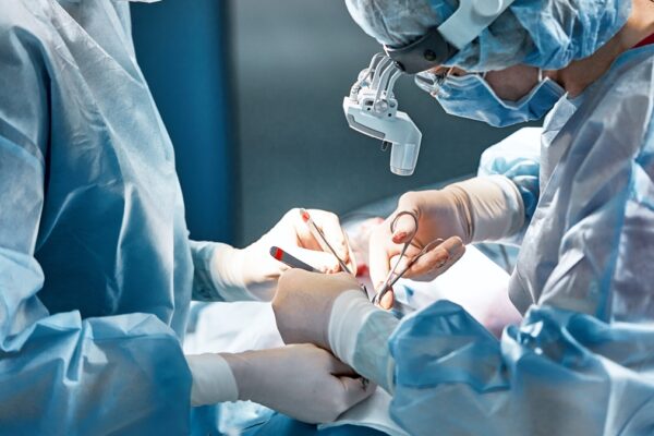 Intervenție chirurgicală soldată cu deces. Instanțele au stabilit existența culpei medicale și au dispus o despăgubire uriașă