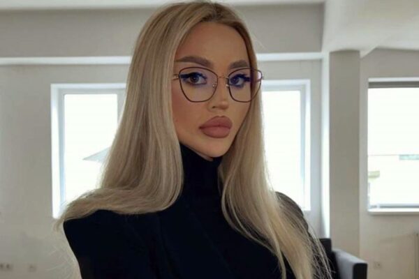 EXCLUSIVITATE! Am aflat cine este frumoasa blondă care ar fi acuzată de înșelăciune cu fonduri europene. S-a cerut mandat de arestare de 30 de zile