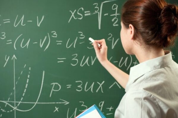 Fotografii intime distribuite pe o rețea de socializare. O profesoară, condamnată pentru violarea vieții private