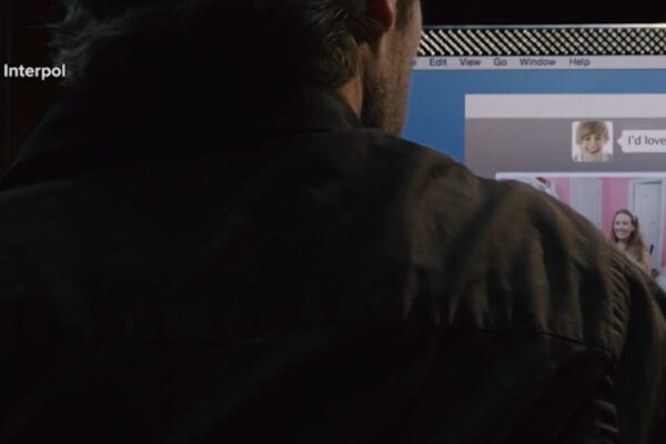 Bărbat din Cluj șantajat pe internet de un țepar care s-a dat drept femeie