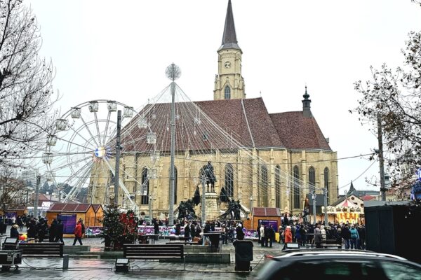 Un nou atac la Emil Boc. ”Târgul de Crăciun seamănă mai mult cu Disneyland”