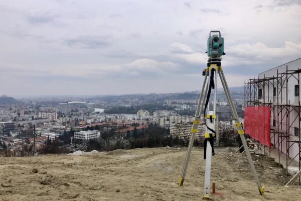 ATENȚIE, floreșteni! Încep măsurătorile topografice efectuate de Primăria Florești. Proprietarii sunt obligați să permită accesul echipelor pe terenurile lor
