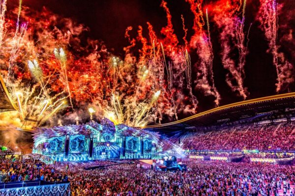 Cele două tinere diagnosticate cu lepră au masat și la Untold. Nume mari ar putea avea probleme