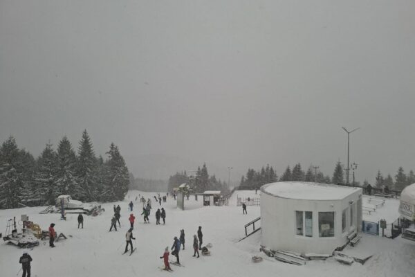 Start de sezon la Mărișel: Pârtia Albastră se deschide astăzi pentru iubitorii sporturilor de iarnă