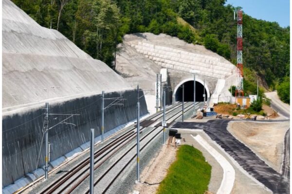 Modernizarea infrastructurii feroviare în 2025 s-a făcut cu viteza melcului. Multe proiecte întârziate și bilanț rușinos