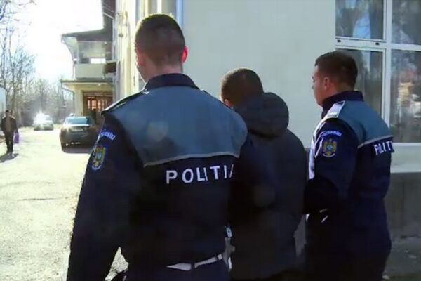 Polițiștii clujeni l-au prins pe agresorul care a lovit cu pumnul un alt tânăr din Cluj, în noaptea de Anul Nou. Are 16 ani și este din Florești